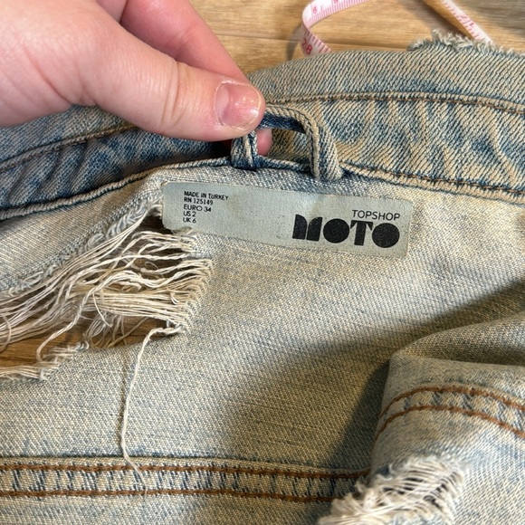 TopShop Moto Distressed Light Wash Cotton Denim Jean Jacket Size 2 - Picture 6 of 7